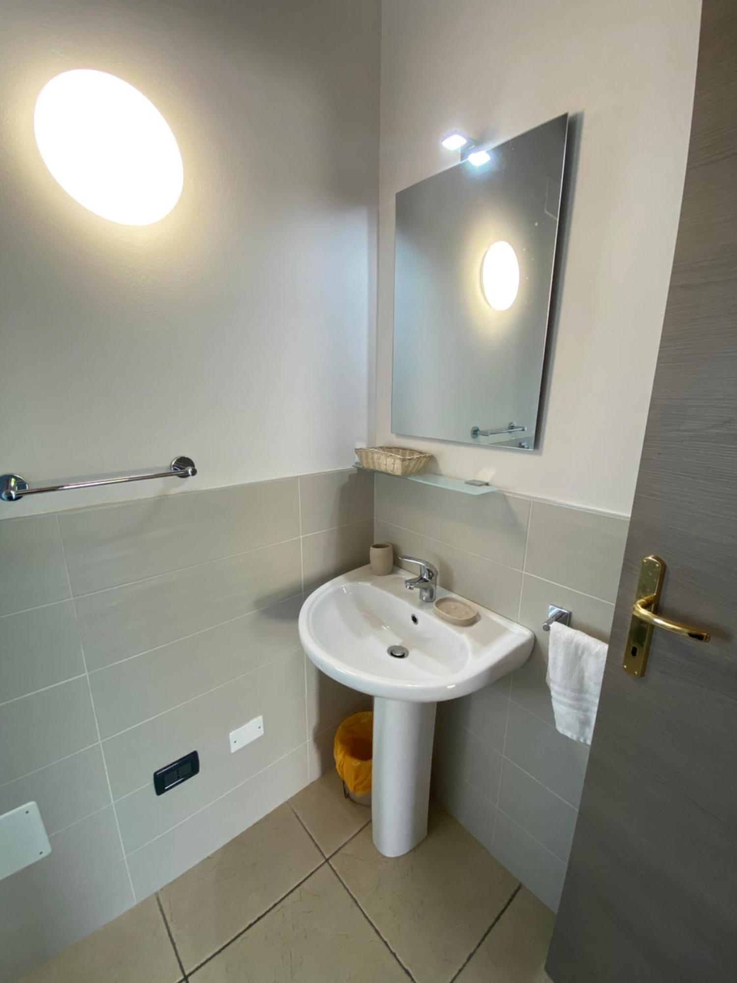 Albergo Le Piante มาแนร์บา เดล การ์ดา ภายนอก รูปภาพ