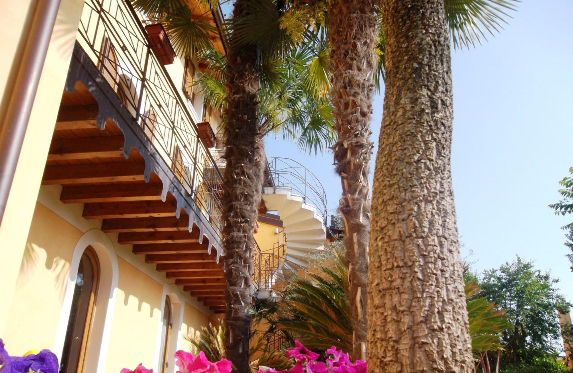 Albergo Le Piante มาแนร์บา เดล การ์ดา ภายนอก รูปภาพ