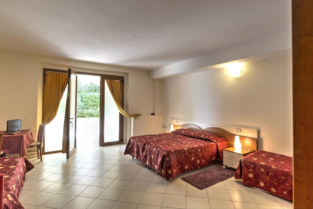 Albergo Le Piante มาแนร์บา เดล การ์ดา ภายนอก รูปภาพ