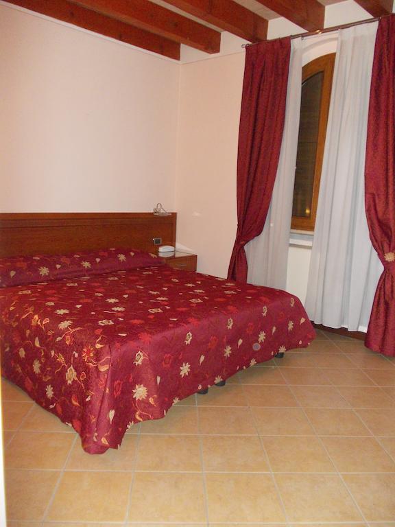 Albergo Le Piante มาแนร์บา เดล การ์ดา ภายนอก รูปภาพ